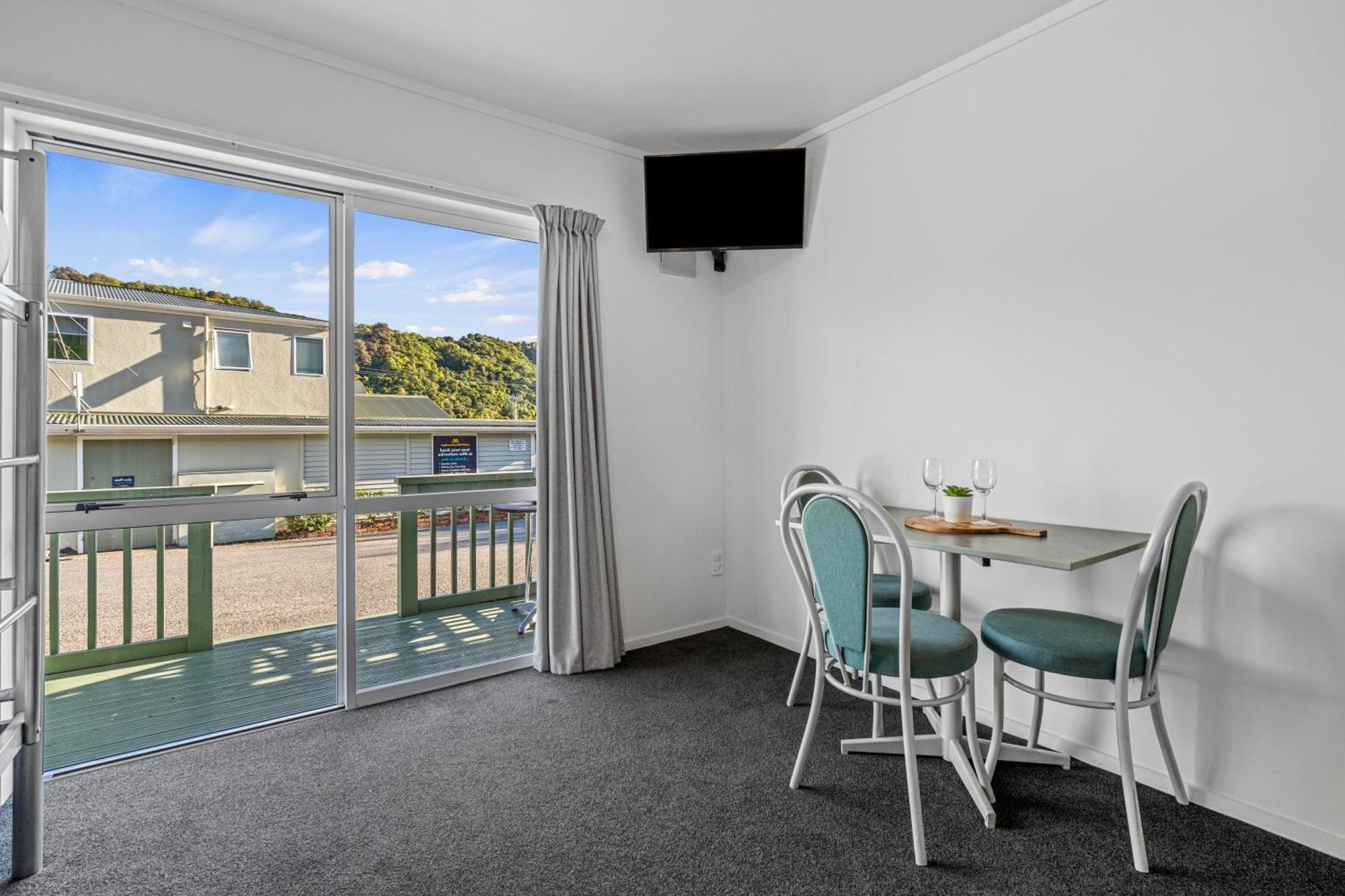 Tasman Holiday Parks Picton Ngoại thất bức ảnh A typical studio apartment