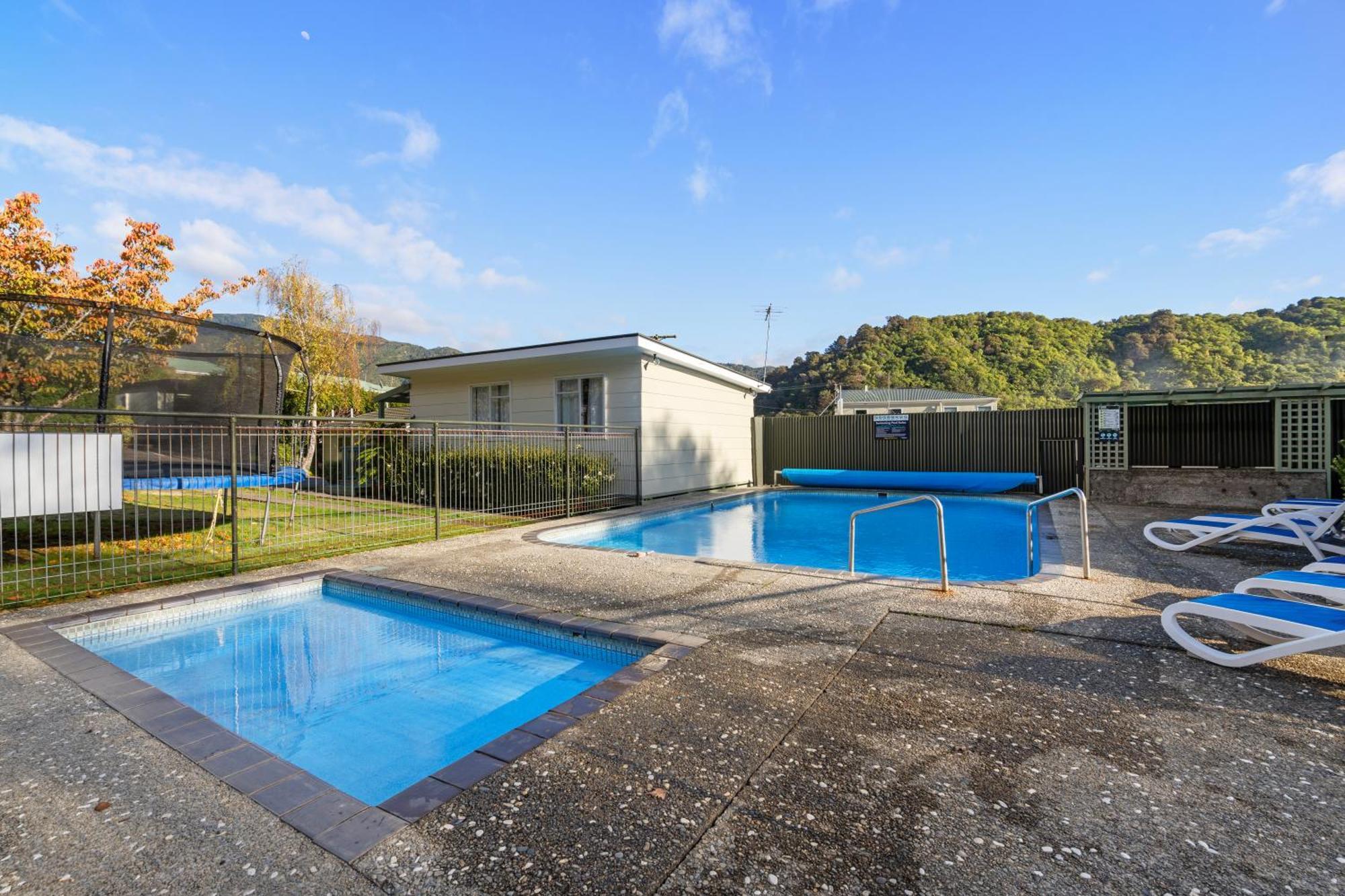 Tasman Holiday Parks Picton Ngoại thất bức ảnh Swimming pool at the University of Waikato