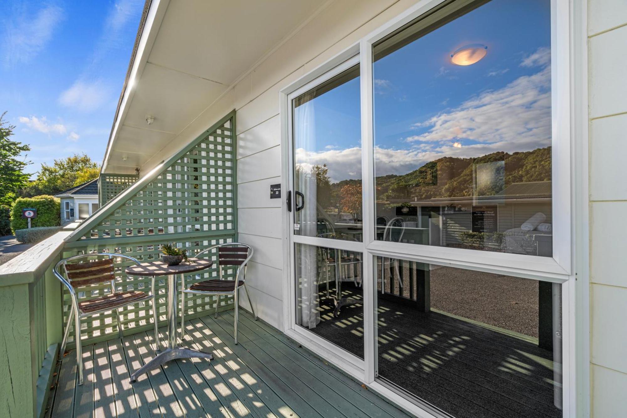 Tasman Holiday Parks Picton Ngoại thất bức ảnh A sliding door
